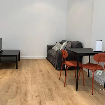Cosy Leicester Square Central London Apartment